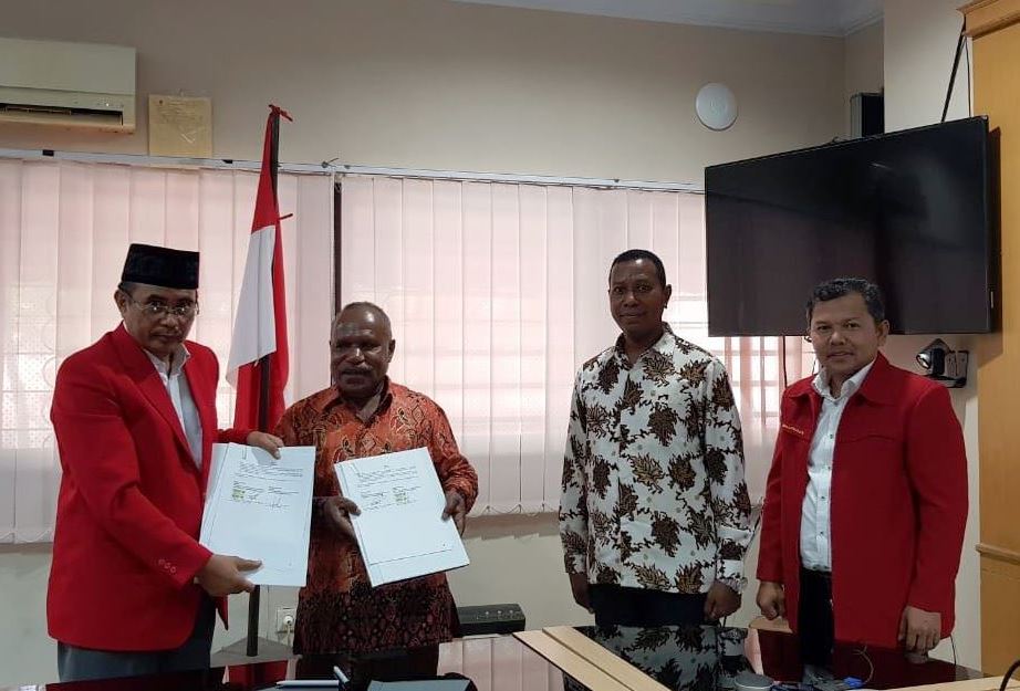 Memorandum of Agreement (MoA) antara Dekan FKM Unhas dengan FKM Uncen yang berlangsung di Ruang Kandouw FKM Unhas Rabu, 28 November 2018.[Foto:/Ist]