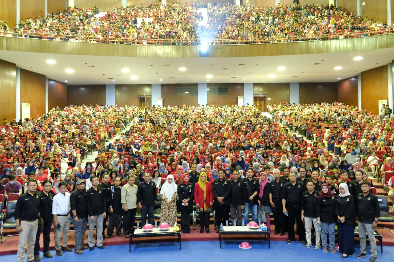 Pelepasan 3.916 mahasiswa KKN Unhas di Baruga A P Pettarani. (FOTO: IST)