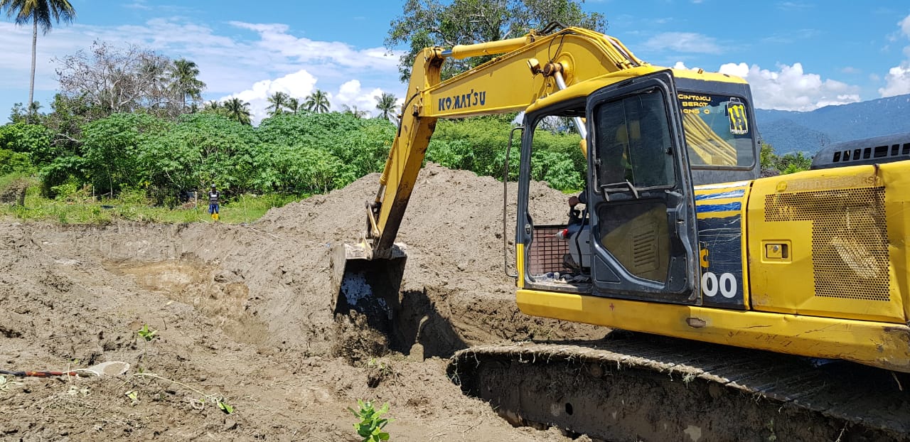 Tim melakukan ekskavasi di beberapa titik dengan menggunakan alat berat sedalam kurang lebih 5-7 meter dengan lebar 3-4 meter. (FOTO: IST)