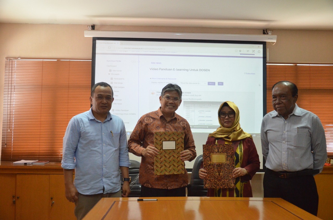 Penandatangan MoU antara STIE Nobel Indonesia dengan STIKES Mandala Waluya Kendari.