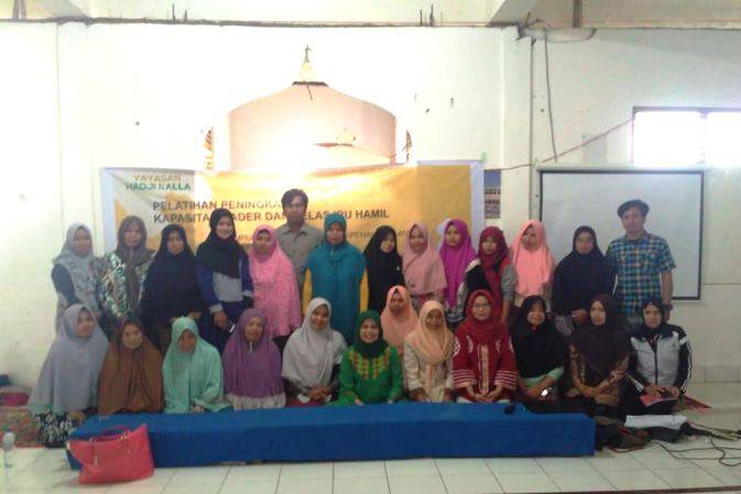 Foto bersama peserta pelatihan kampung sehat di Kabupaten Enrekang. [Foto: /Ist]
