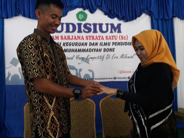 Paham Pacaran Rentan Dosa, Mahasiswi Cantik di Bone Dilamar Saat Yudisium