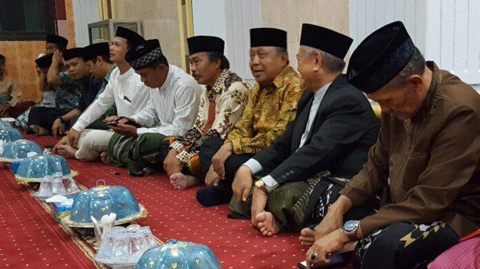 Bupati Toraja Utara Kalatiku Paembonan turut hadir pada kegiatan Maulid Nabi Muhammad SAW 1440 H di Masjid Agung Rantepao, Selasa, 20/11