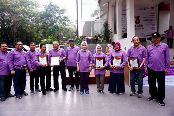 Foto bersama usai acara puncak perayaan dies natalis FKM Unhas ke-36. [Foto:/Ist]