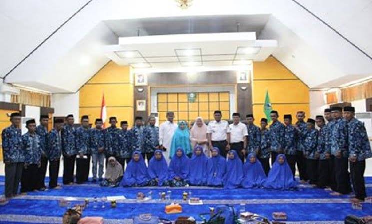 Hadiah Untuk Guru Mengaji, Imam dan Syara Dari Pemkab Barru