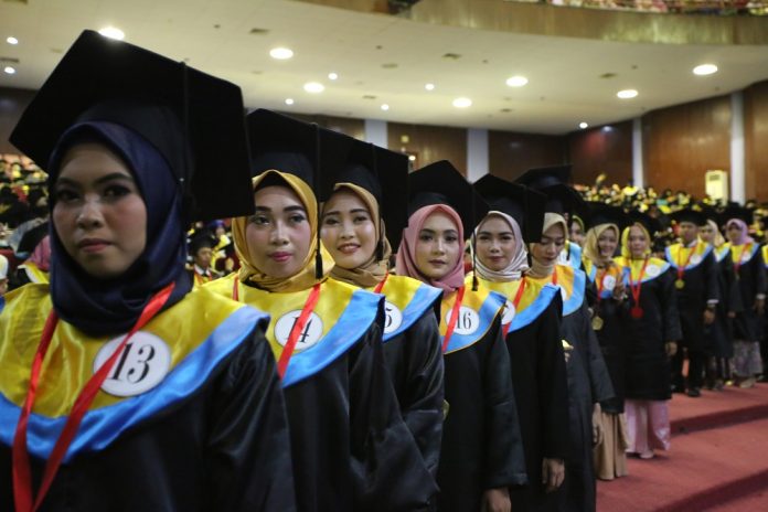 Unhas gelar wisuda sarjana periode II tahun akademik 2018/2019.[Foto:/Ist]