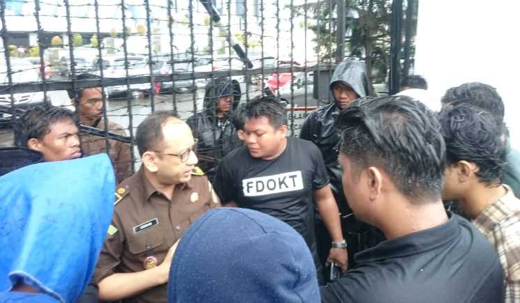 Di Depan Kejati Sulsel, Alos Suarakan Hak Masyarakat Enrekang