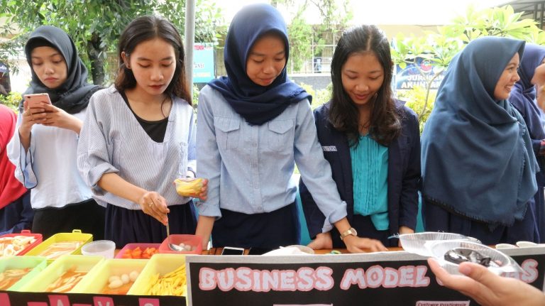 Pupuk Jiwa Entrepreneur, Mahasiswa Akuntansi PNUP Gelar Expo Kewirausahaan