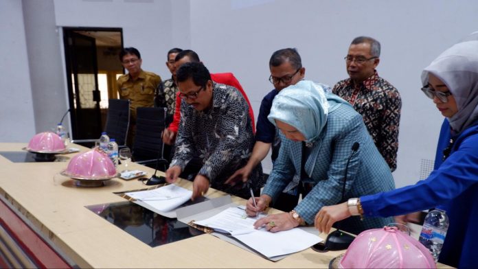 Penandatanganan MoU antara FKM Unhas dengan LPSK31.[Foto:/Ist.]