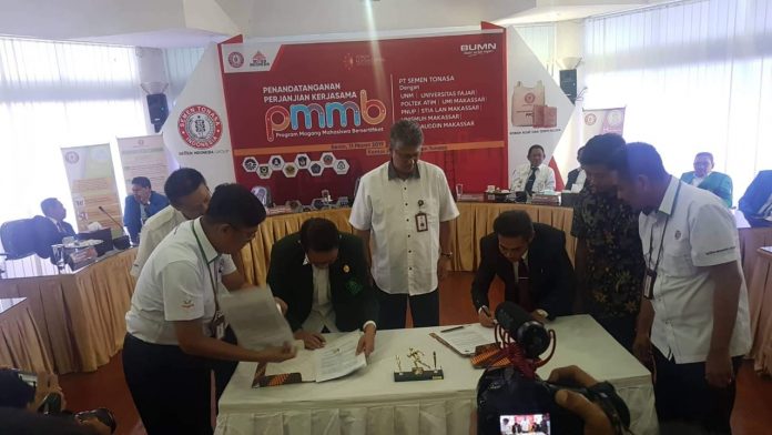 Penandatangan MoU UIN Alauddin Makassar dengan PT Semen Tonasa.[Foto:/Ist.]