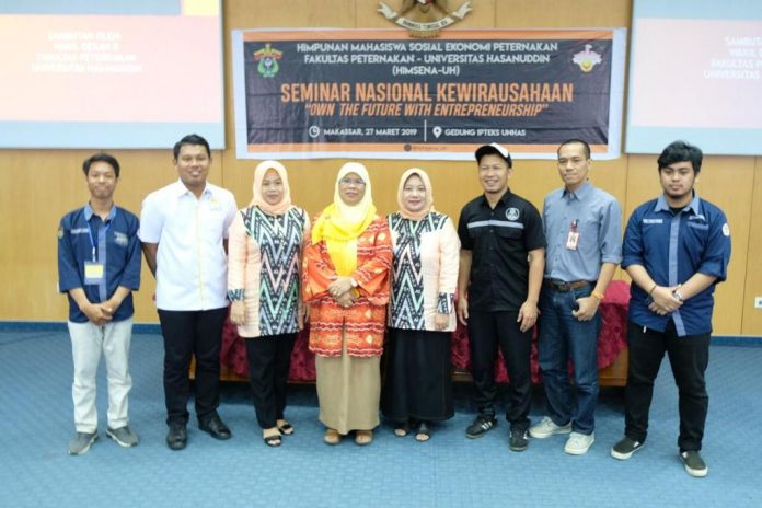 Foto bersama usai seminar nasional kewirausahaan.[Foto:/Ist.]