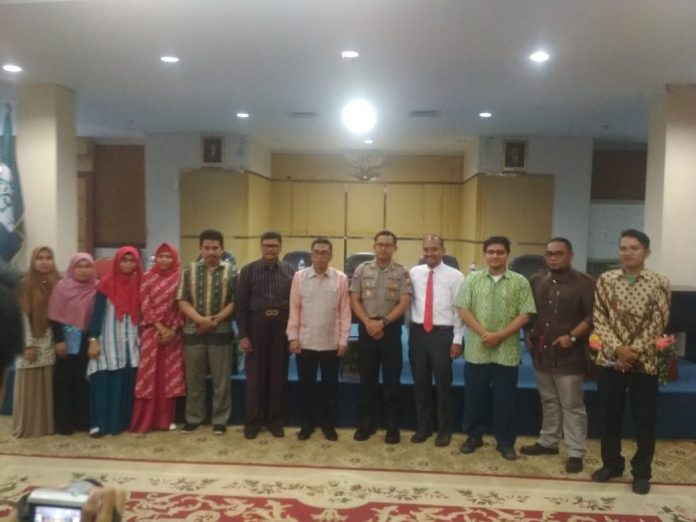 Foto bersama usai Seminar Nasional.[Foto:/Ist.]