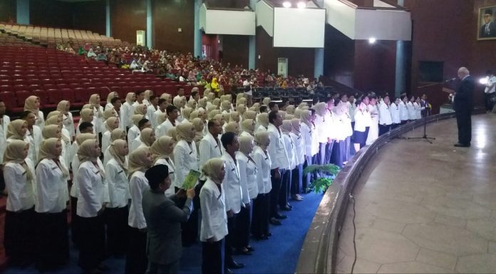 137 mahasiswa Profesi Apoteker Fakultas Farmasi Unhas mengikuti pelantikan dan pengambilan sumpah Apoteker periode April 2019.[Foto:/Ist.]