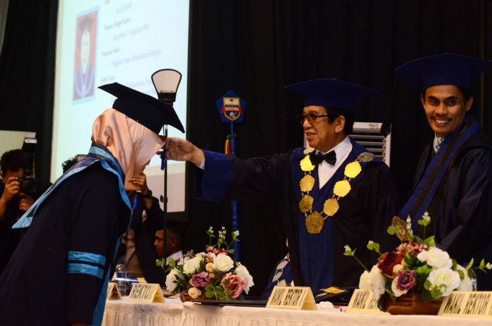 Pengukuhan 297 alumni Unibos.[Foto: Rahmat Saputra/Fajar Pendidikan]