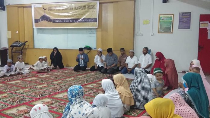 Buka puasa bersama PERSAKMI Sulsel dengan anak panti asuhan.[Foto:/Ist.]