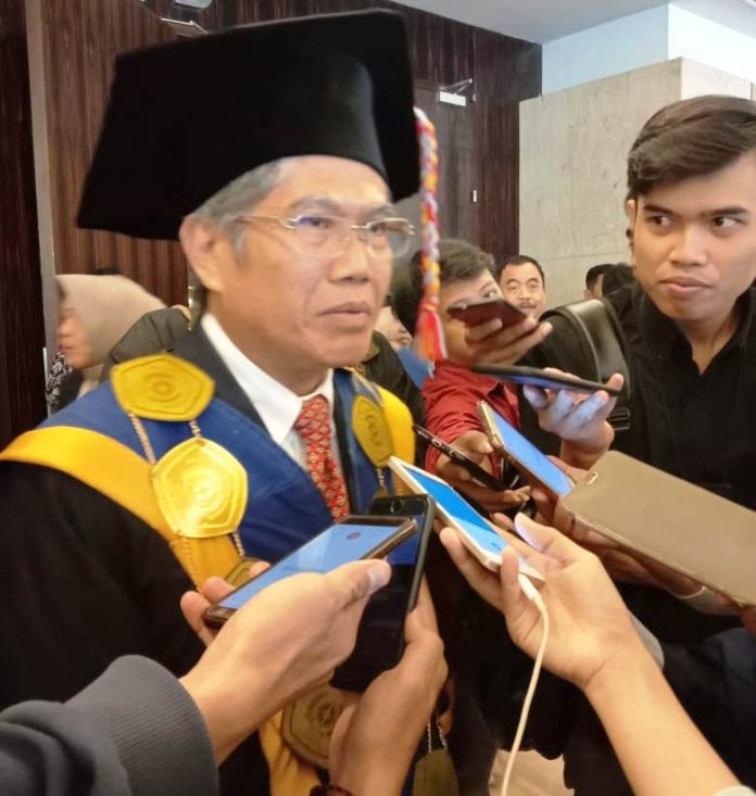 Dr H Mashur Razak, SE., MM., selaku Ketua STIE Nobel Indonesia