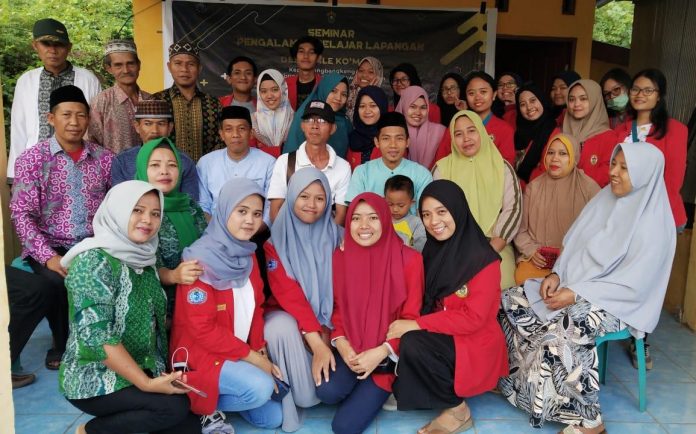 Mahasiswa FKM Unhas saat melakukan kegiatan PBL di Kecamatan Polongbangkeng Utara, Kabupaten Takalar selama dua minggu sejak 17 Juni hingga 1 Juli 2019. (FOTO: IST)