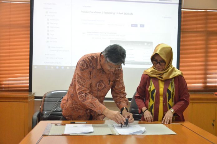 Penandatangan MoU antara STIE Nobel Indonesia dengan STIKES Mandala Waluya Kendari.