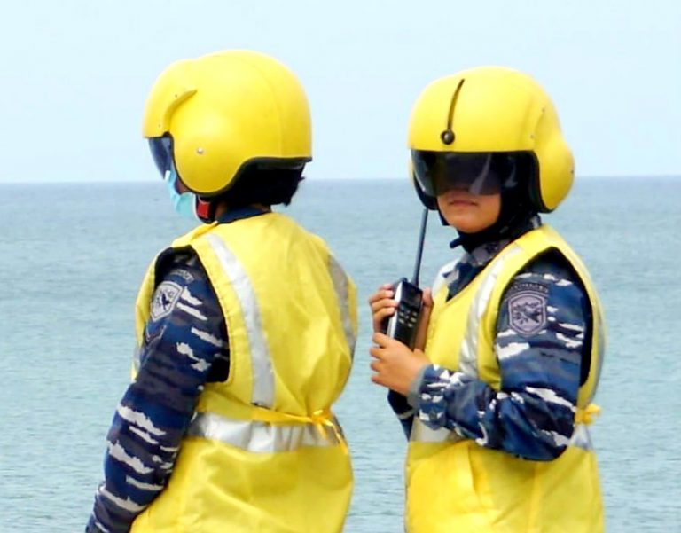 Perannya Tak Disorot, Inilah Sosok Srikandi Cantik TNI AL  Yang Membantu Korban Gempa Sulbar