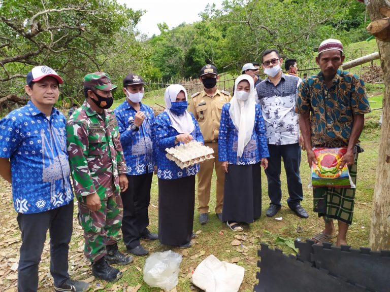 Pak Udin Terima Bantuan, Ini Kata Sekda Barru