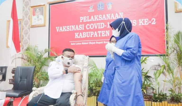 Usai Disuntik Vaksin, Bupati Bone Ungkap Perasaan Ini