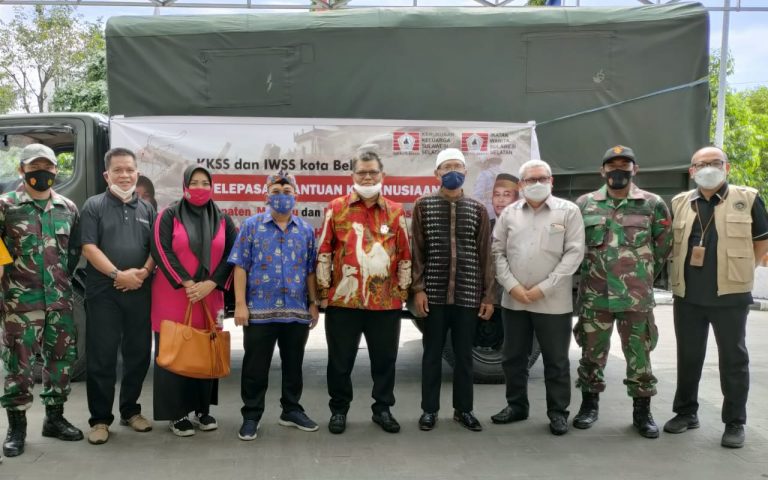 Rektor UNM Lepas Bantuan Kemanusiaan KKSS BPD Kota Bekasi Menuju Sulawesi Barat