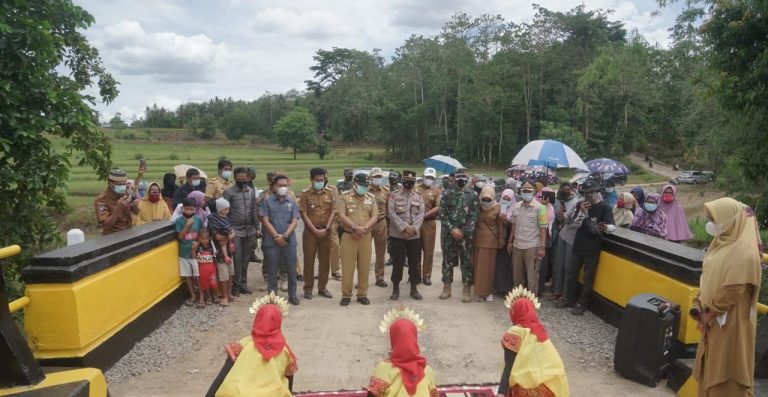 Bupati Bone Resmikan Jembatan Senilai Rp 2 Miliar