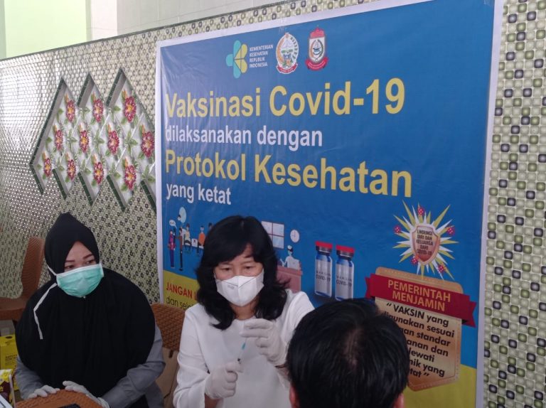 Vaksinasi Covid-19 Tahap Kedua ke ASN di Balaikota Makassar