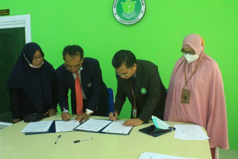 FEB Unibos Kerja Sama STIE Amkop Makassar