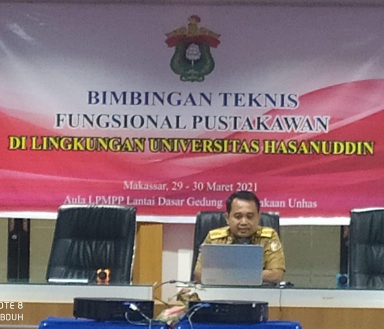 Pustakawan Kota Makassar Hadir sebagai Pemateri di Bimtek Fungsional Perpustakaan Unhas