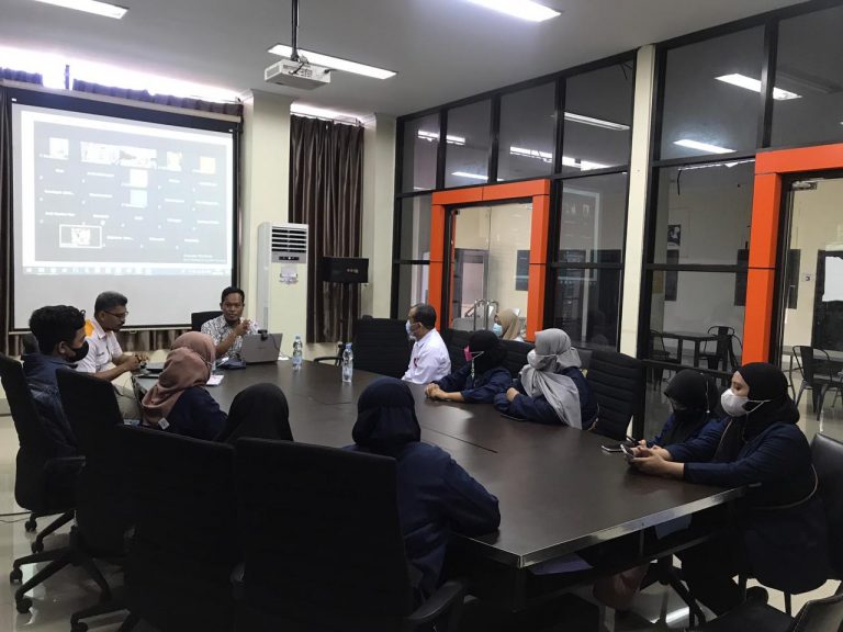 Rumah Kemasan KUKM Sulsel Edukasi Kemasan Produk untuk Mahasiswa STIE Nobel Indonesia
