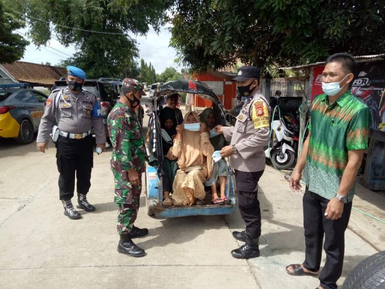 Mencegah Penyebaran Covid-19, Polsek Belawa Beserta Instansi Terkait Melaksanakan Razia Masker