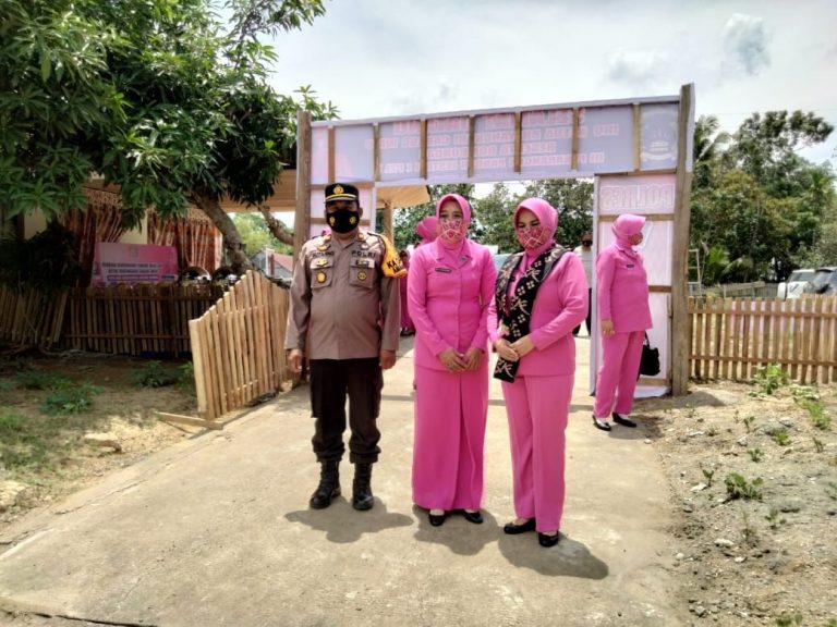 Kunjungan Kerja Ketua Bhayangkari Cabang Wajo Serta Silaturahmi di Polsek Gilireng