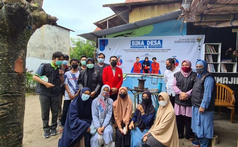 FT Unhas Dampingi Pembuatan Alat Pengubah Sampah Jadi BBM Dalam Program Bina Desa