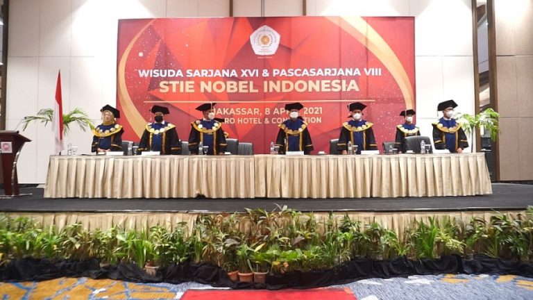 Gelar Wisuda, STIE Nobel Indonesia Komitmen Cetak Entrepreneur Muda