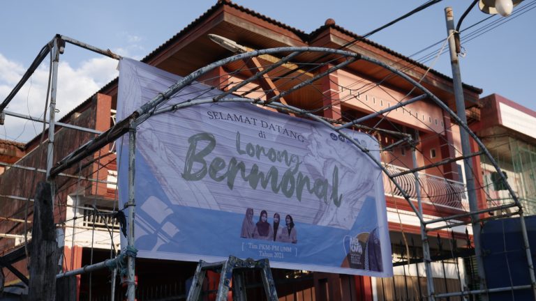 Mahasiswa PKM-PM UNM Ajak Anak Lorong Makassar Produktif Berkarya