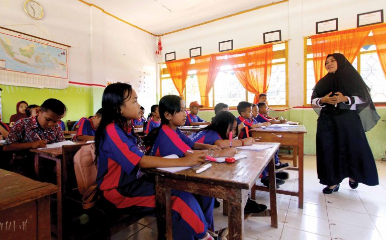 Perhatian! Jika Ingin PTM Serentak Digelar 2022, 70 Persen Siswa Harus Divaksin