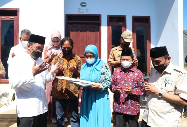 Danny Resmikan Bantuan Rumah Layak Huni dari AMCF