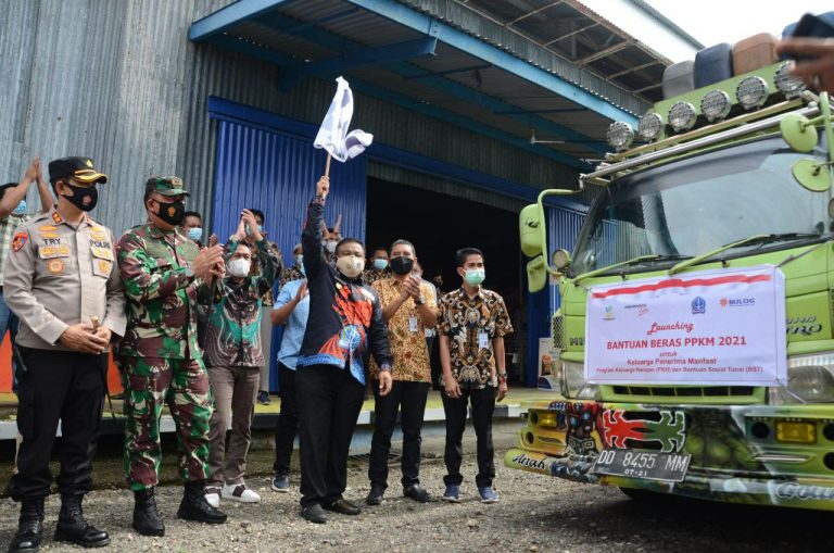 Hadiri Launching Bantuan Beras PPKM, Kapolres Bone: Semoga Tepat Sasaran