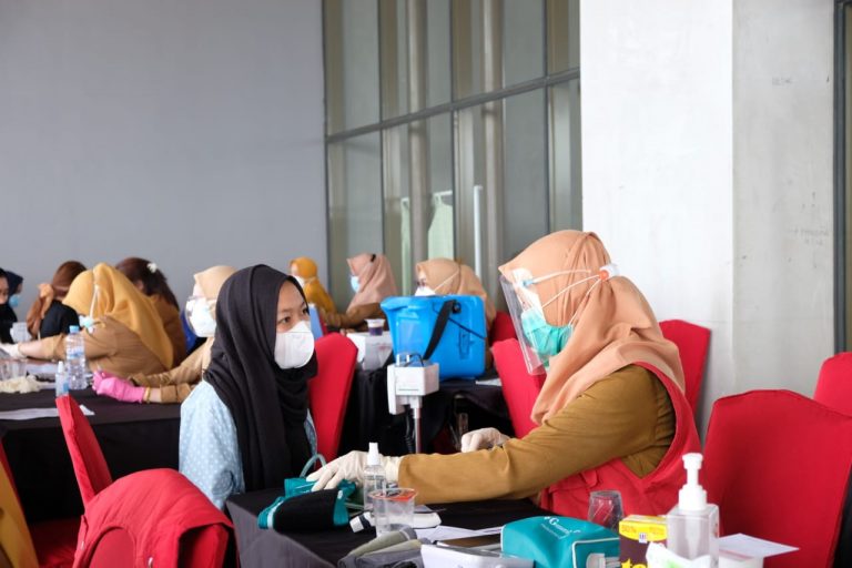 ITB Kalla Gelar Vaksin Khusus Mahasiswa dan Keluarga Guna Cegah Penyebaran Covid-19