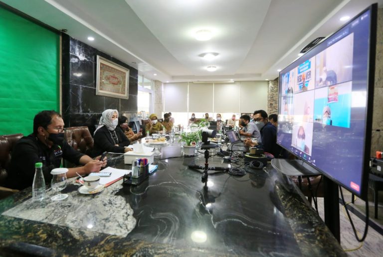 Evaluasi Satgas Detektor, Danny-Fatma Gelar Rakor Makassar Recover Via Zoom