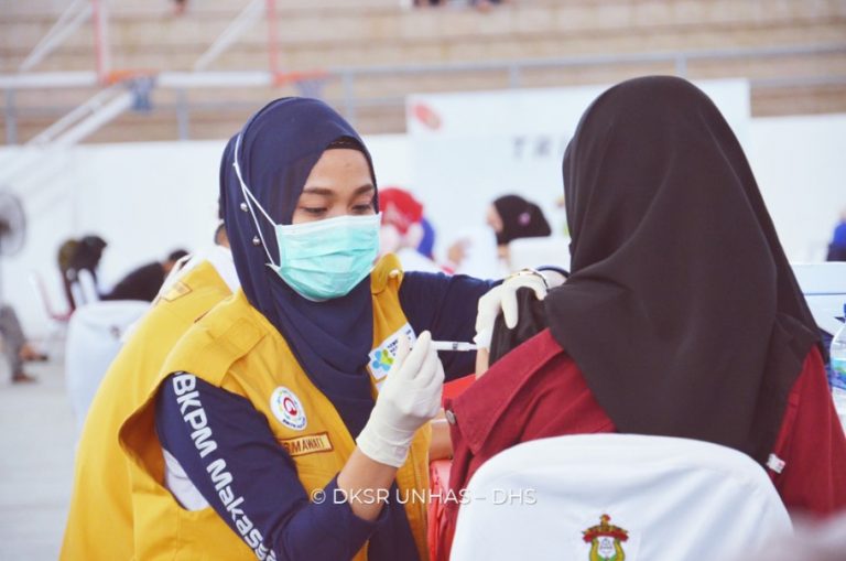 Mahasiswa dan Alumni Unhas Antusias Ikut Vaksinasi Covid 19  Batch 2