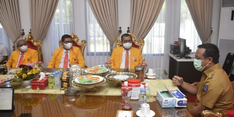 Rektor UNM Hadiri Puncak Perayaan Dies Natalis ke-60 Bersama Plt Gubernur Sulsel