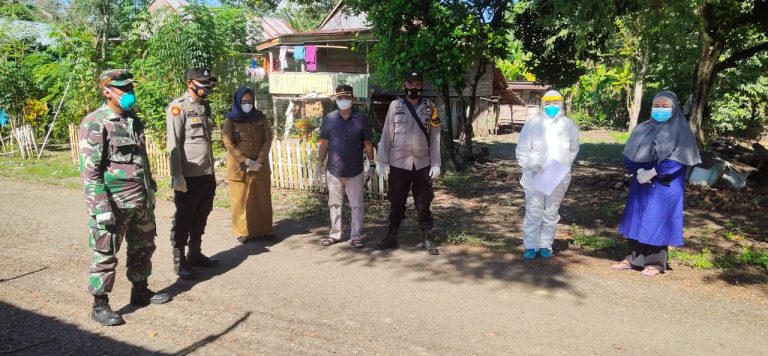 Tim Tracer Puskesmas Pammana Bergerak Rumah Warga Didampingi Babinsa dan Bhabinkamtibmas