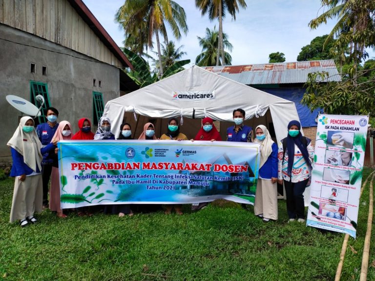 Dosen Poltekkes Mamuju Edukasi ISK Kepada Kader Lingkungan Tambi