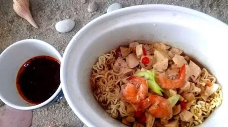 Mie Kuah Udang Lezat Disajikan Dalam Claypot