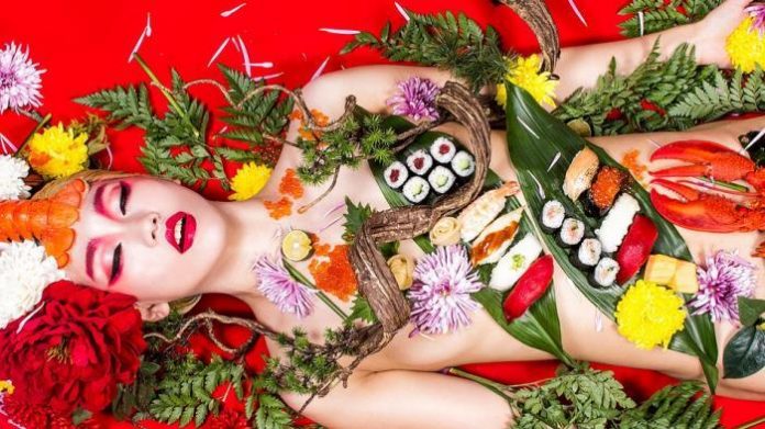 3 Fakta Tradisi Nyotaimori, Makan Sushi di Atas Tubuh Wanita Tanpa Busana!