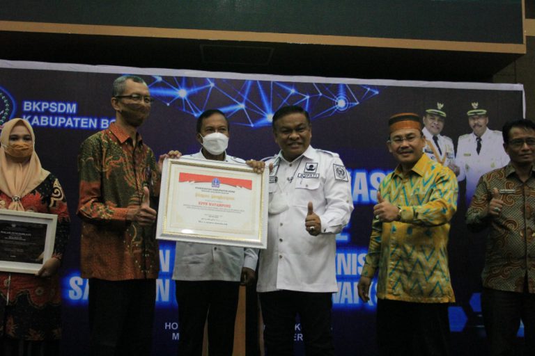 Pendamping Desa Role Model, KPPN Diganjar Penghargaan dari Bupati Bone