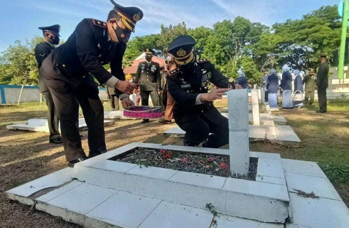 Jelang HUT TNI ke 76,Kapolres Maros Ziarah Makam Nasional