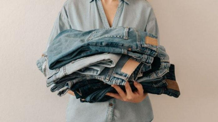 Tips Mencuci Celana Jeans Agar Tetap Awet dan Bersih